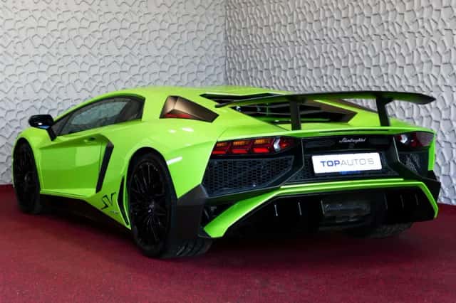 Lamborghini Aventador (2016) thumbnail 4