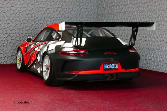 Porsche 911 (2017) thumbnail 2
