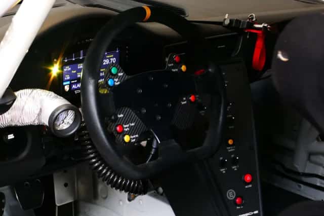 Porsche 911 (2017) thumbnail 5