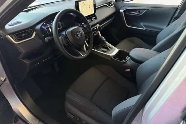 Toyota RAV4 (2026) thumbnail 3
