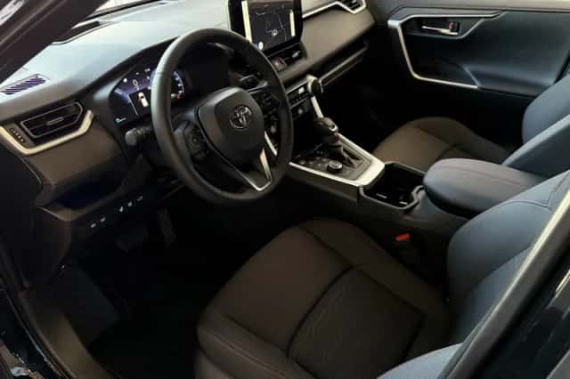 Toyota RAV4 (2026) thumbnail 3