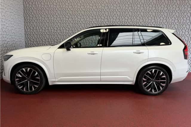 Volvo XC90 (2025) thumbnail 3