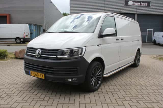 Volkswagen Transporter (2017) thumbnail 1