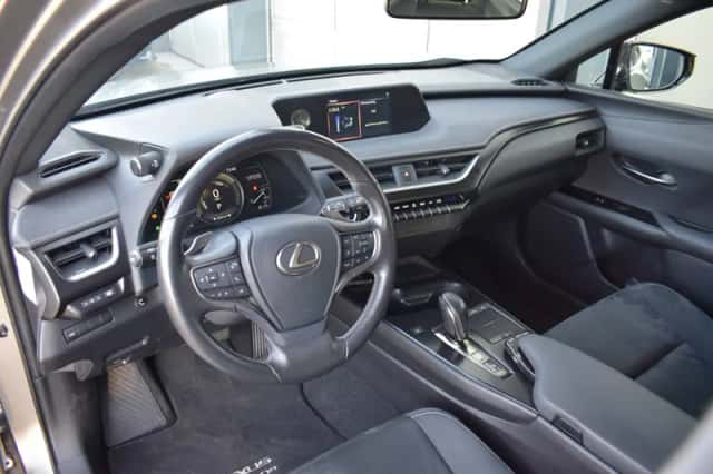 Lexus UX (2020) thumbnail 3