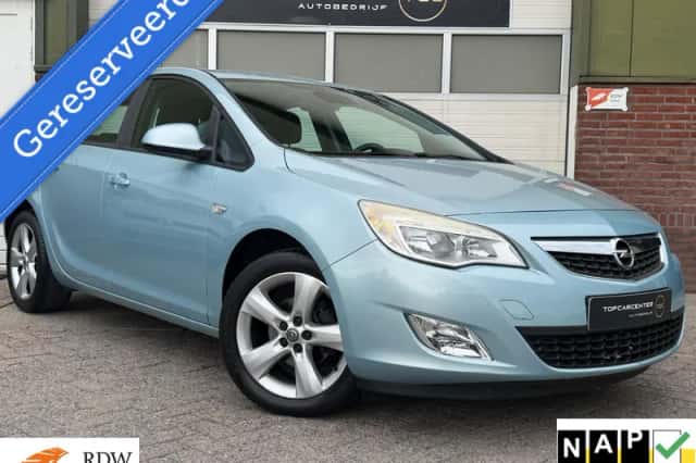 Opel Astra (2010) thumbnail 1