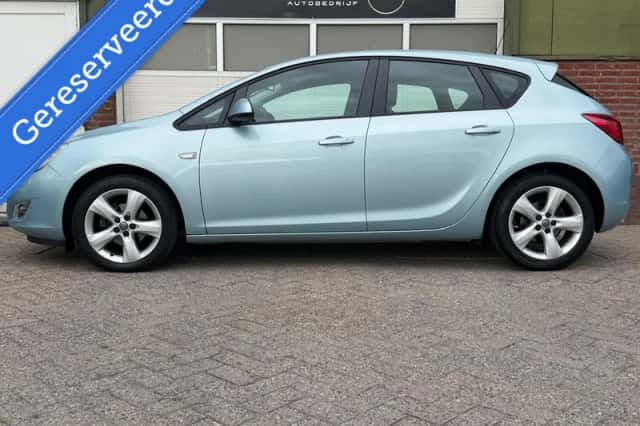 Opel Astra (2010) thumbnail 4