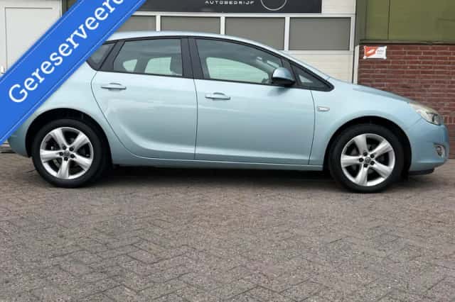 Opel Astra (2010) thumbnail 5