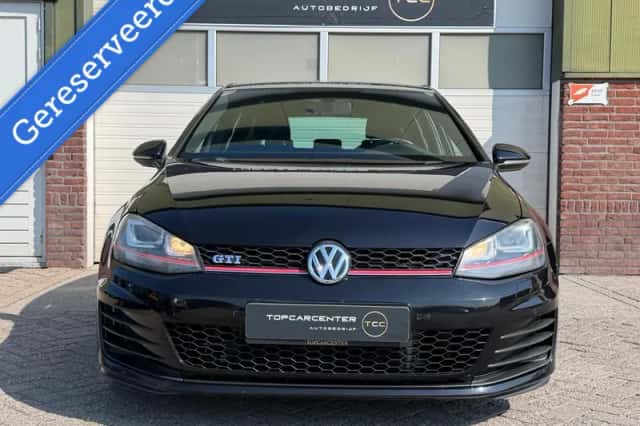 Volkswagen Golf (2013) thumbnail 2