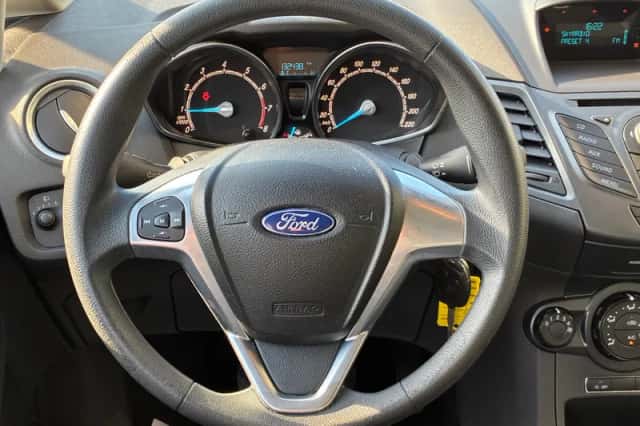 Ford Fiesta (2014) thumbnail 2