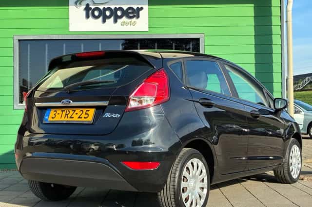 Ford Fiesta (2014) thumbnail 3