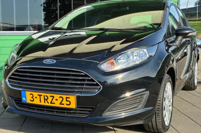 Ford Fiesta (2014) thumbnail 4