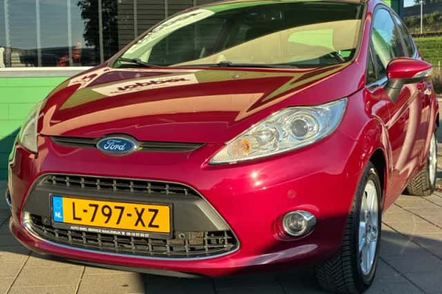 Ford Fiesta (2010) thumbnail 4