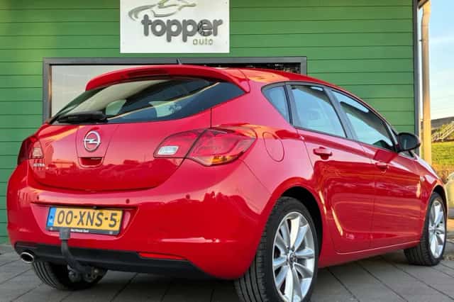 Opel Astra (2012) thumbnail 3