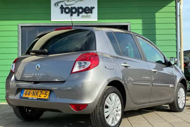 Renault Clio (2010) thumbnail 3