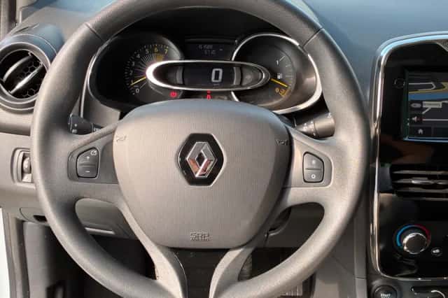 Renault Clio (2014) thumbnail 2