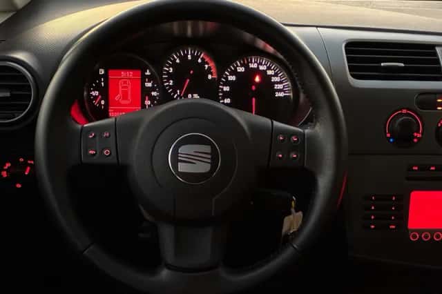 SEAT Leon (2009) thumbnail 2