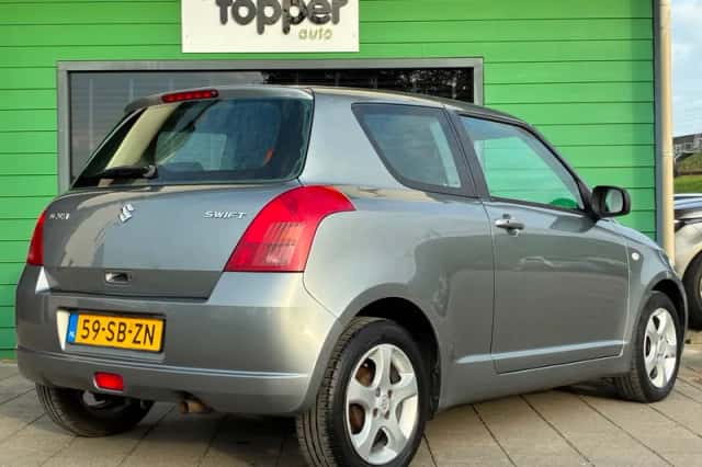 Suzuki Swift (2005) thumbnail 3