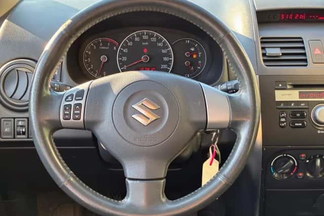 Suzuki SX4 (2008) thumbnail 2
