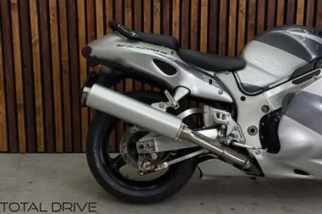 Suzuki HAYABUSA (2003) thumbnail 3