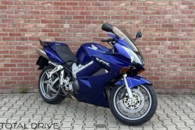 Honda VFR (2005) thumbnail 1