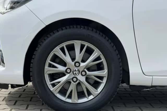 Toyota Yaris (2019) thumbnail 4