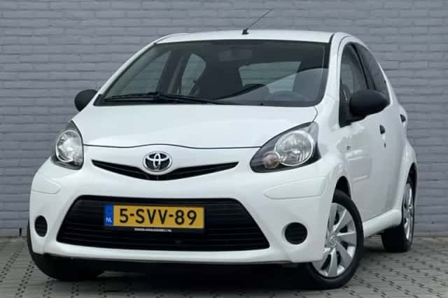 Toyota Aygo (2014) thumbnail 2