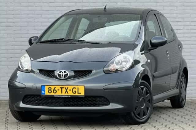 Toyota Aygo (2007) thumbnail 2