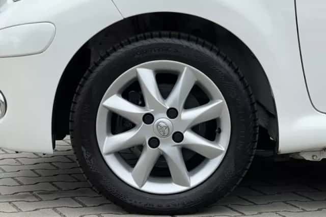 Toyota Aygo (2010) thumbnail 4