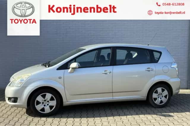 Toyota Verso (2008) thumbnail 1