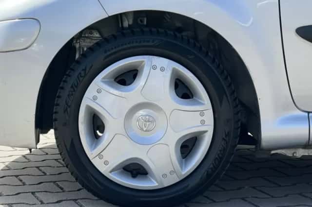 Toyota Aygo (2010) thumbnail 4