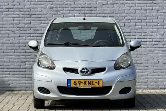 Toyota Aygo (2010) thumbnail 5