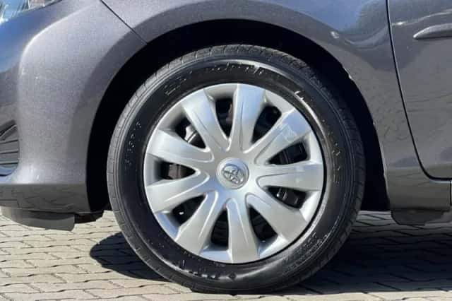 Toyota Yaris (2012) thumbnail 4