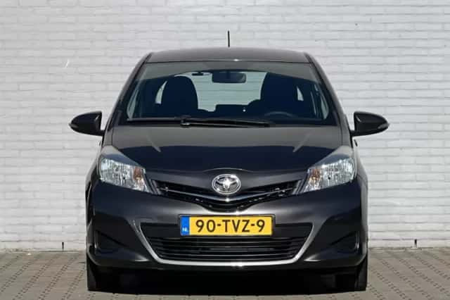 Toyota Yaris (2012) thumbnail 5