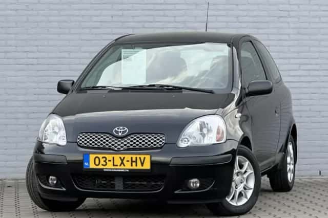 Toyota Yaris (2003) thumbnail 2