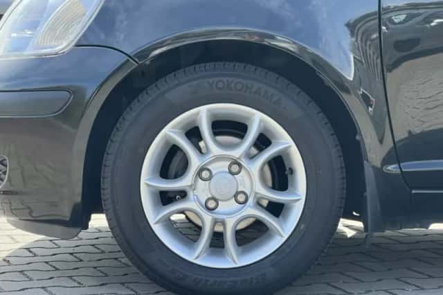 Toyota Yaris (2003) thumbnail 4