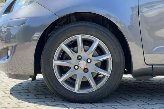 Toyota Yaris (2010) thumbnail 4