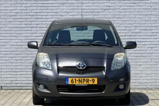 Toyota Yaris (2010) thumbnail 5