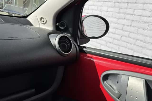 Toyota Aygo (2008) thumbnail 5