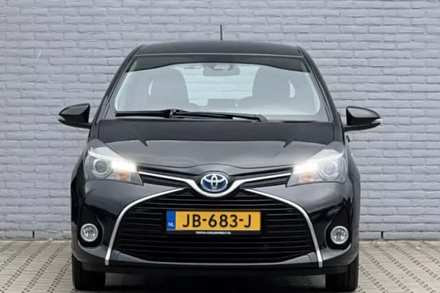Toyota Yaris (2016) thumbnail 5