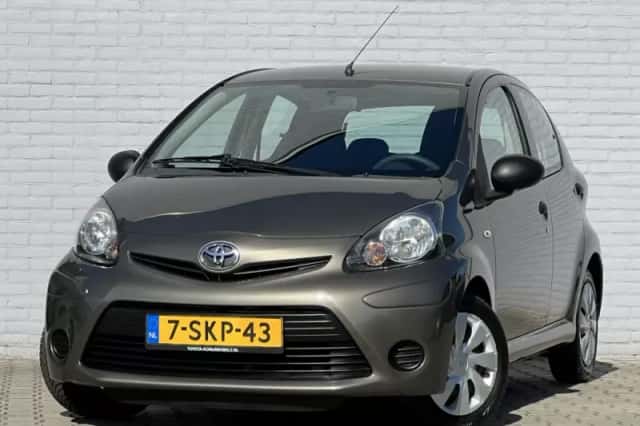 Toyota Aygo (2013) thumbnail 2