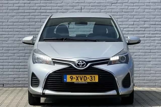 Toyota Yaris (2014) thumbnail 5