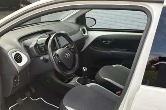 Toyota Aygo (2019) thumbnail 2