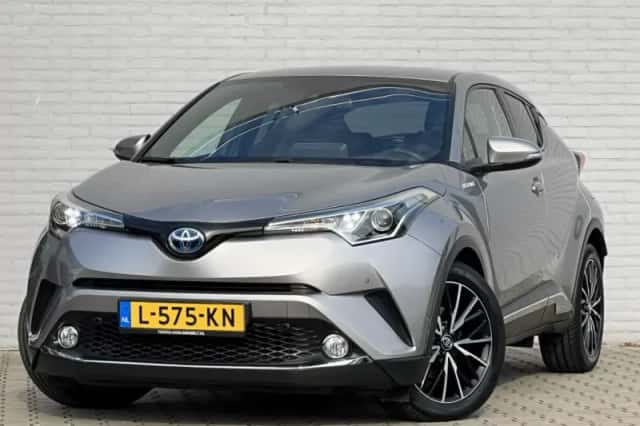 Toyota C-HR (2017) thumbnail 2