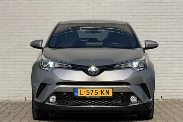 Toyota C-HR (2017) thumbnail 5