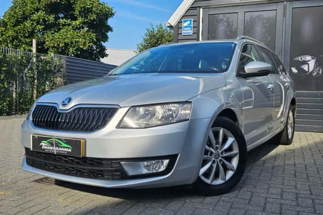 Škoda Octavia (2017) thumbnail 1