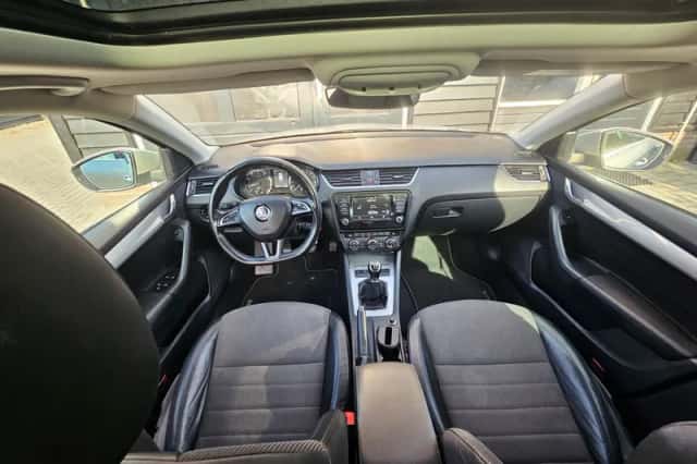 Škoda Octavia (2017) thumbnail 4