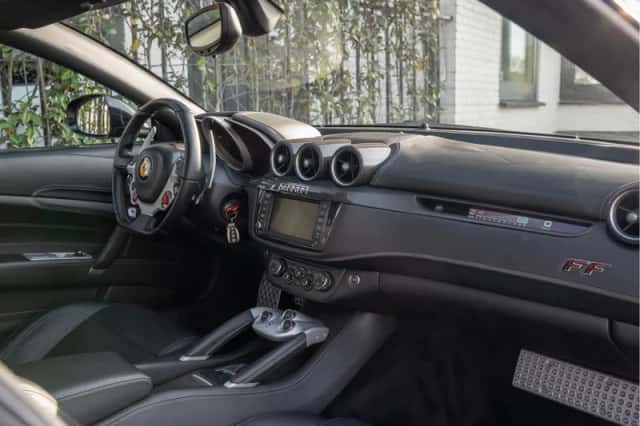 Ferrari FF (2012) thumbnail 31