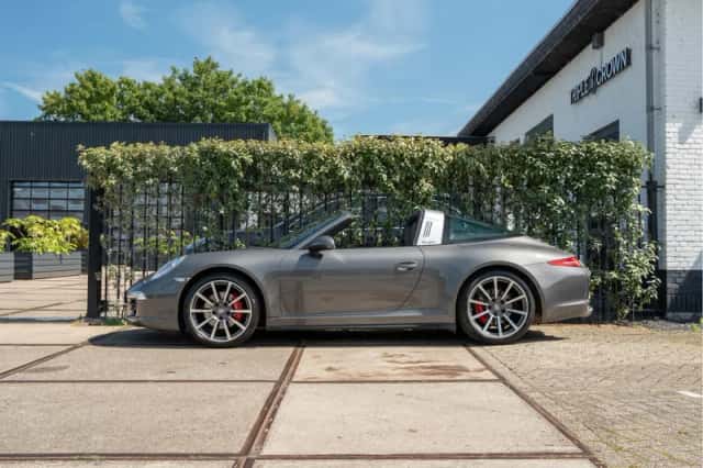 Porsche 911 (2015) thumbnail 4