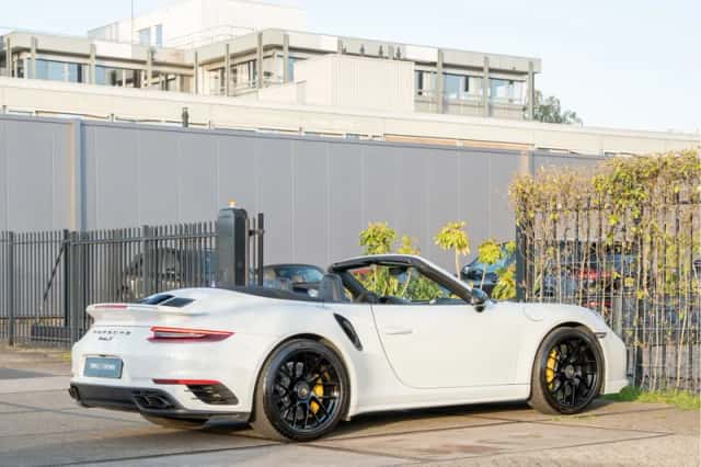 Porsche 911 (2017) thumbnail 9