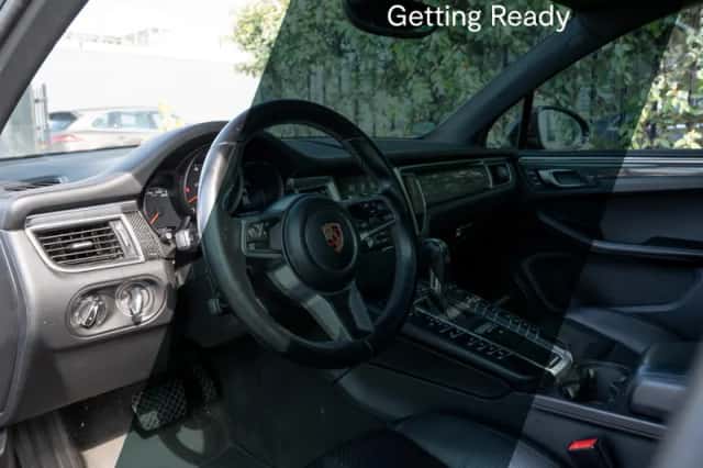 Porsche Macan (2018) thumbnail 3